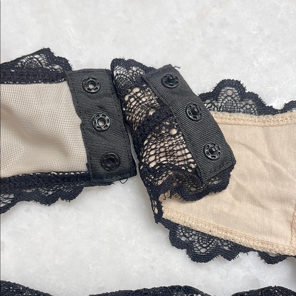 Chic Black and Cream Lace Bodysuit with Adjustable Straps - Picture 8 of 9